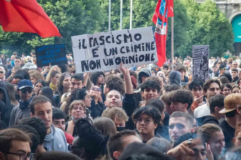 İtalya’nın Milano Kentinde Hayat Pahalılığı Protestosunda Polisle Göstericiler Çatıştı