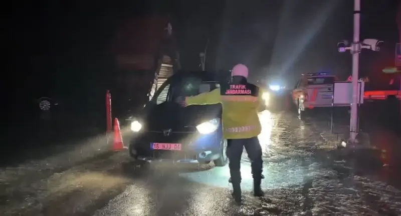 Uludağ'da Kar Kalınlığı 20 Santimetreye Ulaştı Ve Jandarma Denetimleri Artırdı