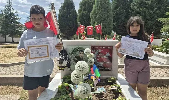 Şehit operatörün çocukları karnelerini babalarının kabrine götürdü