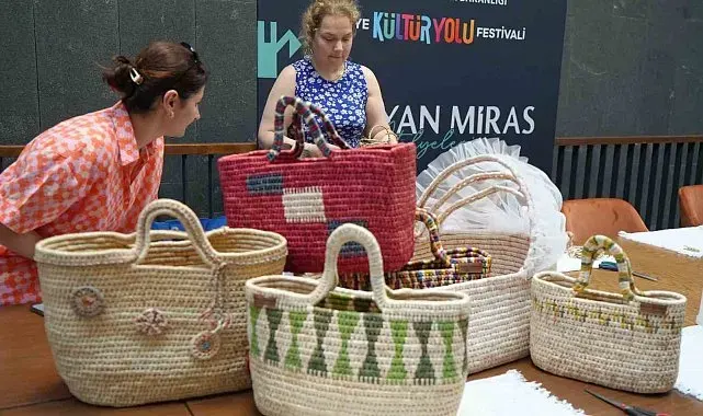Taşıma işini poşete kaptıran zembil, şimdi kadınların elinde aksesuara dönüşüyor