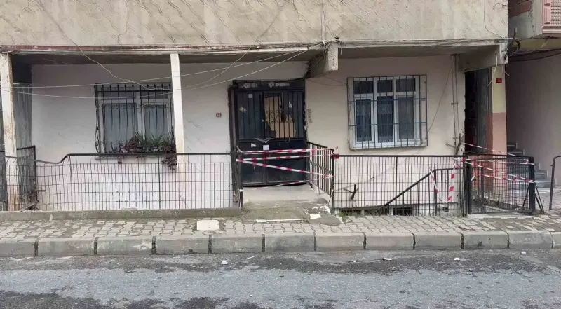 Küçükçekmece’de Tahliye Edilen Riskli Bina Mühürlendi