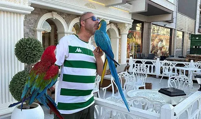 Onları görenler dönüp bir daha bakıyor