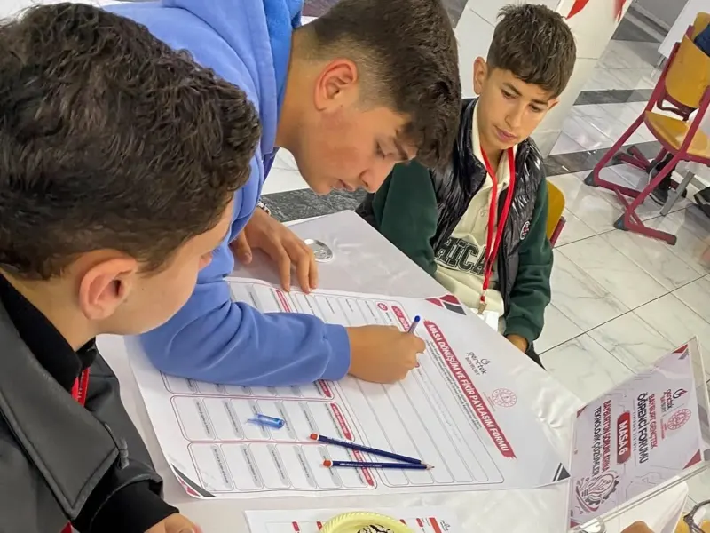 Bayburt'taki GençTek Forumu'nda Öğrenciler Çözüm Önerilerini Paylaştı