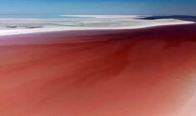 Tuz Gölü pembe renge büründü