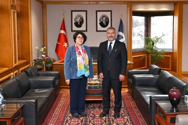 Eskişehir Osmangazi Üniversitesi Rektörü Gümüşsoy'dan Anadolu Üniversitesi'ne İadei Ziyaret