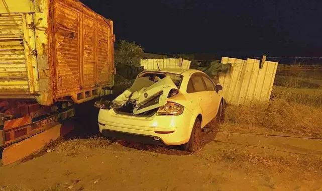 Kamyonla çarpışan otomobilin sürücüsü yaralandı