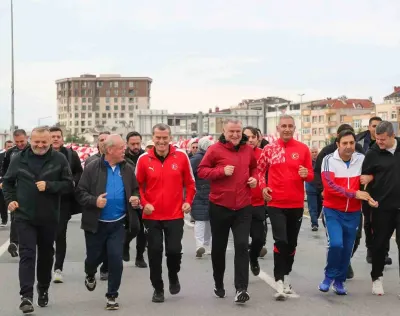 Zeytinburnu'nda Geleneksel Cumhuriyet Koşusu Büyük Bir Coşkuyla Gerçekleştirildi