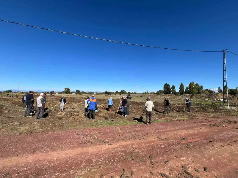 Beyşehir Gölü Çevresindeki Eski Çöplük Alanı Fidanlarla Yeşil Dönüşüme Kavuşuyor