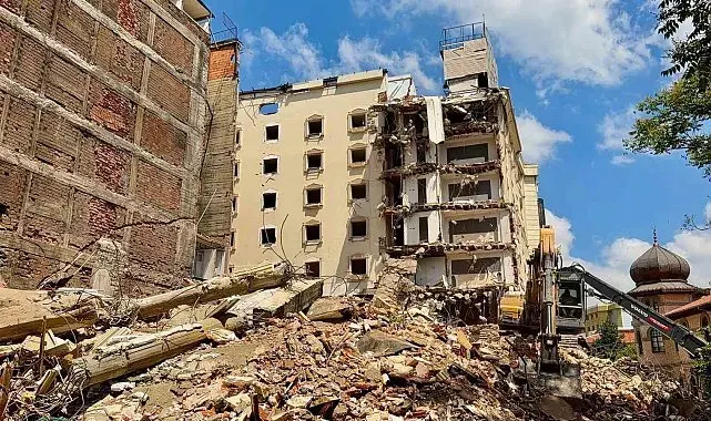 Faciadan dönülen yıkımda zarar gören iş yerleri kapatıldı
