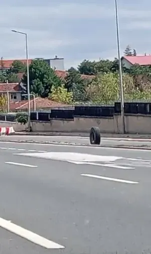 Ankara'da Seyir Halindeki EGO Otobüsünün Lastikleri Yerinden Koptu