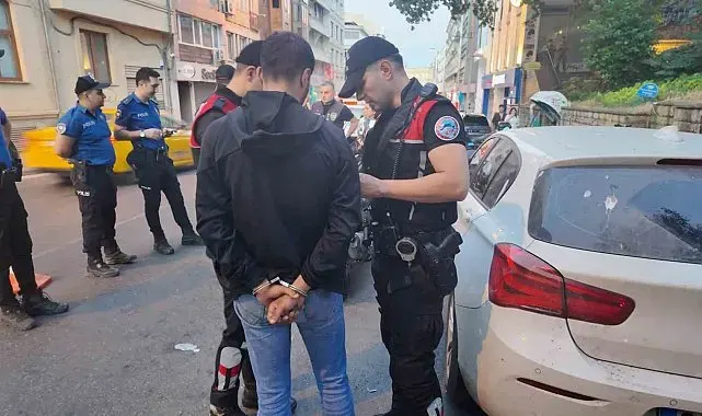 Kadıköy'de helikopter destekli huzur denetimi: Şüpheli motosiklette kokain ve çok miktarda nakit para ele geçirildi