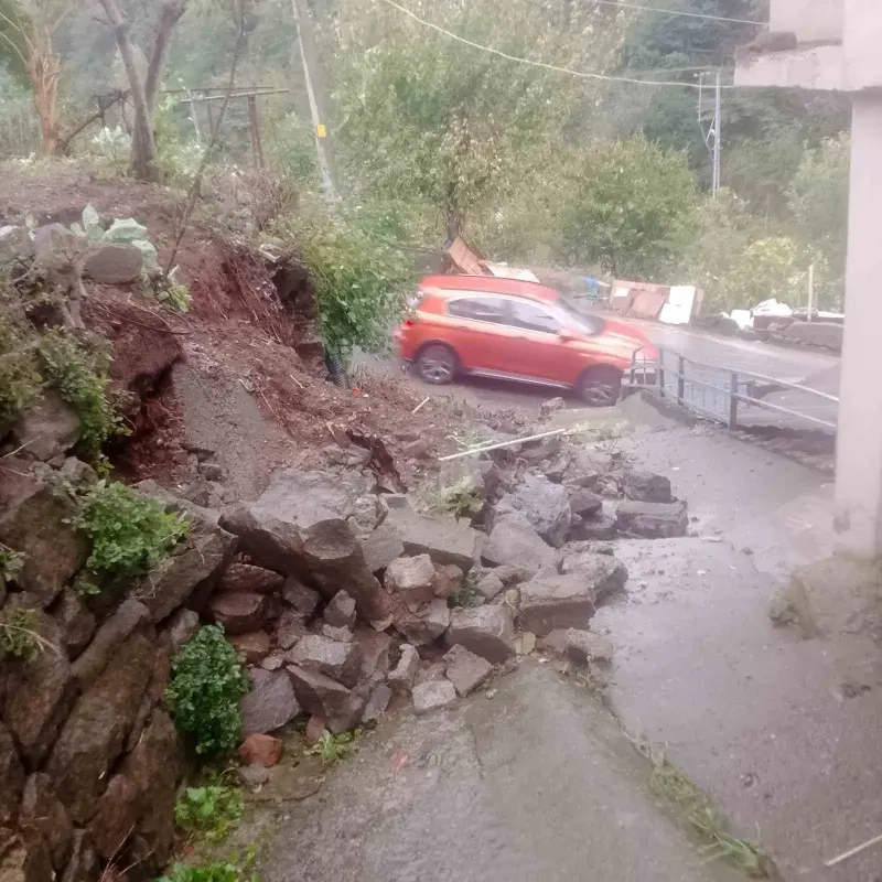 Karadeniz Ereğli'de Şiddetli Yağış Perde Duvarı Çökertti