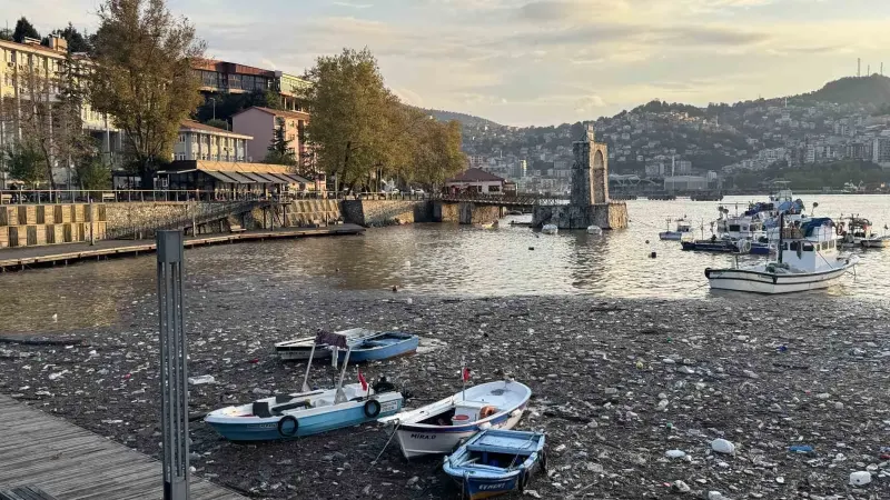Zonguldak Limanı Sağanak Yağış Sonrası Çöplerle Kaplandı