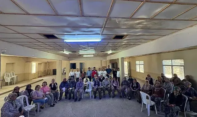 Salihli'nin tarihi köyündeki kadınlar ceviz reçeli yapımını öğrendi