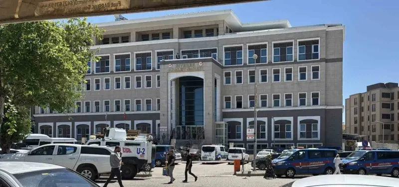 Üvey Anne Tarafından Ütüyle İşkence Gördüğü İddia Edilen 8 Yaşındaki Çocuğun Olayında 3 Tutuklama