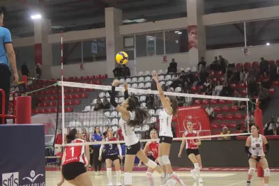 Kahramanmaraş Büyükşehir Belediyesi Voleybol Takımı Sahada Rakibine Şans Tanımadı