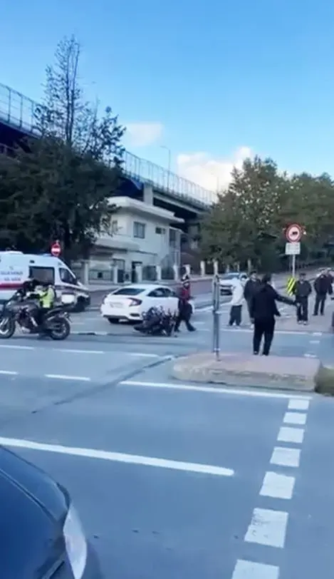 Beyoğlu'nda Otomobil İle Motosiklet Çarpıştı: 1 Yaralı