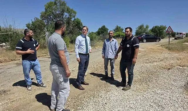 Kemaliye'de 16 köyü birbirine bağlayan yolda asfalt mesaisi