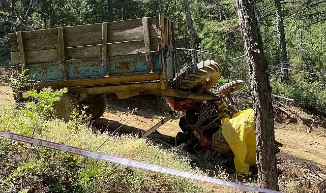 Gediz'de traktör takla attı: 1 ölü, 1 yaralı