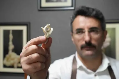 Erzurumlu Güvenlik Görevlisi Boş Zamanlarında Tespihleri Sanat Eserine Dönüştürüyor