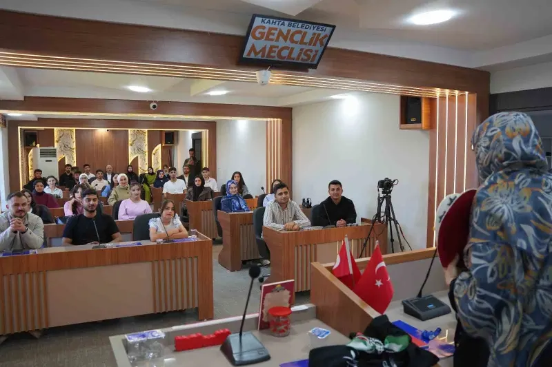 Kahta Belediyesi Gençlik Meclisi Yazar Mine İzgi İle Buluştu