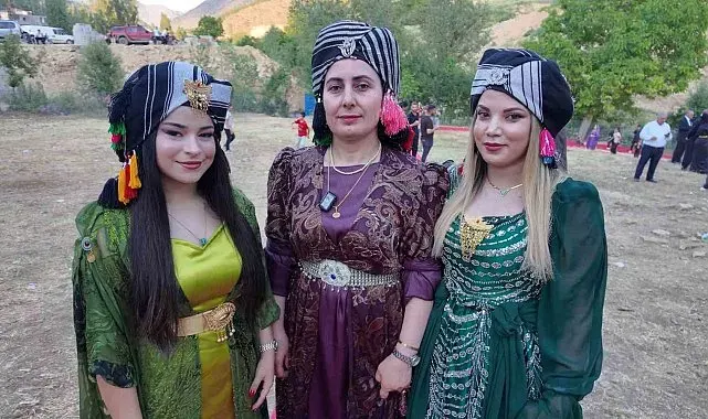 Şırnak'ta yüz yıllardır süren gelenek: Başlara takılan puşiler, düğünlere renk katıyor
