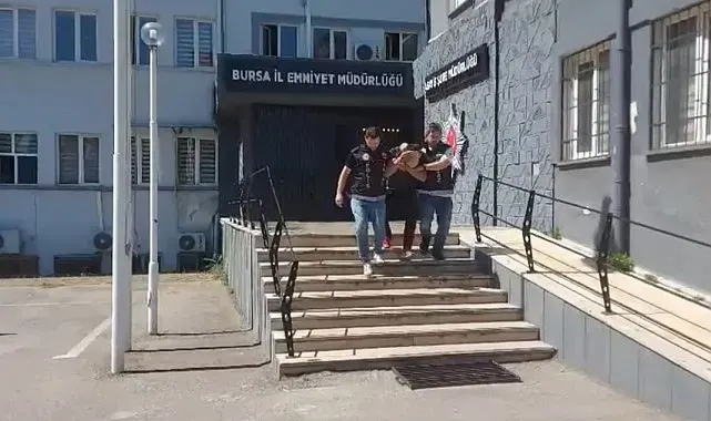 33 yıl hapis cezasıyla aranıyordu, polisten kurtulmak için kayısı topluyormuş gibi yaptı