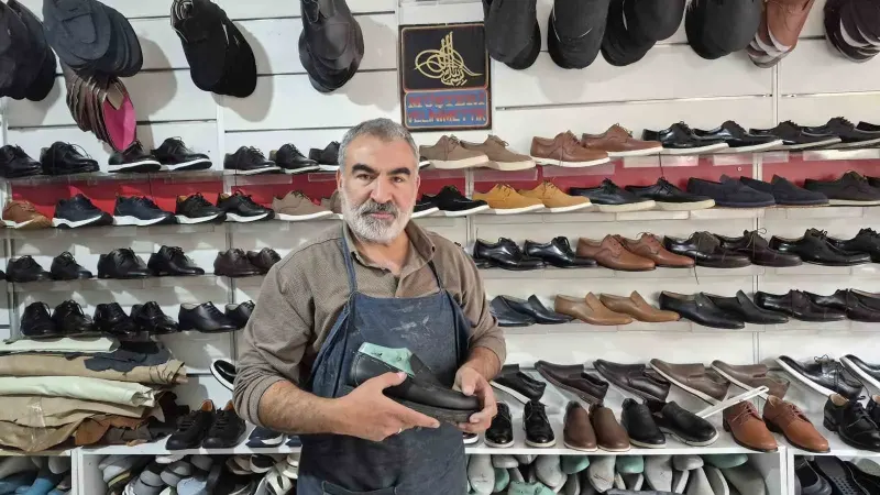 Yozgatlı Kunduracı Ali Şahin Yıllardır El İşçiliğiyle Ayakkabı Üretiyor
