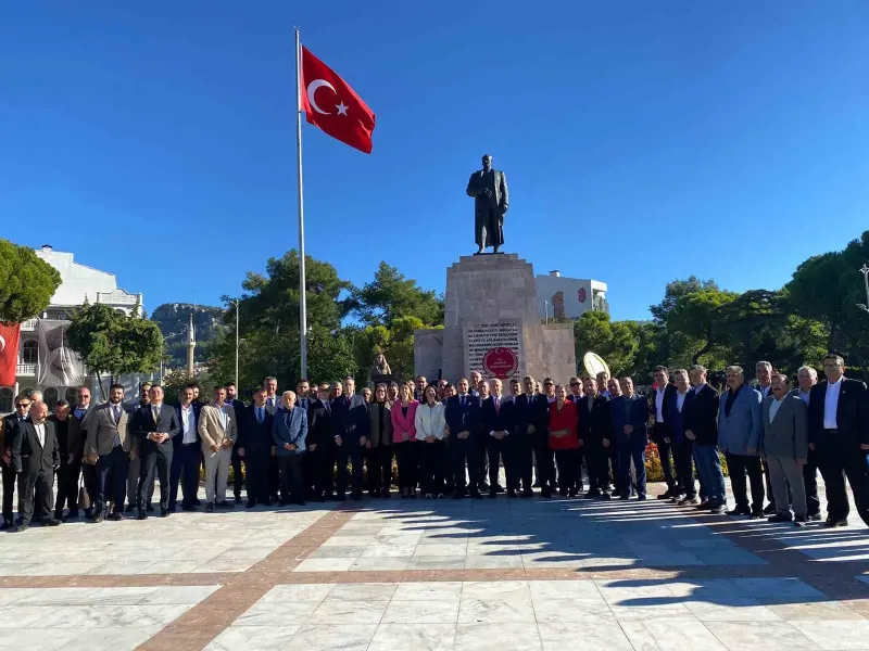 Muğla'da 19 Ekim Muhtarlar Günü Kapsamında Çelenk Sunma Töreni Gerçekleştirildi