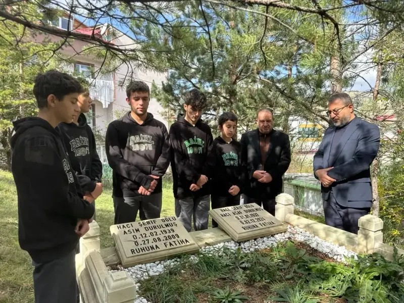 Bayburtlu Öğrencilerden İmam Hatip Öncüsüne Vefa Anması
