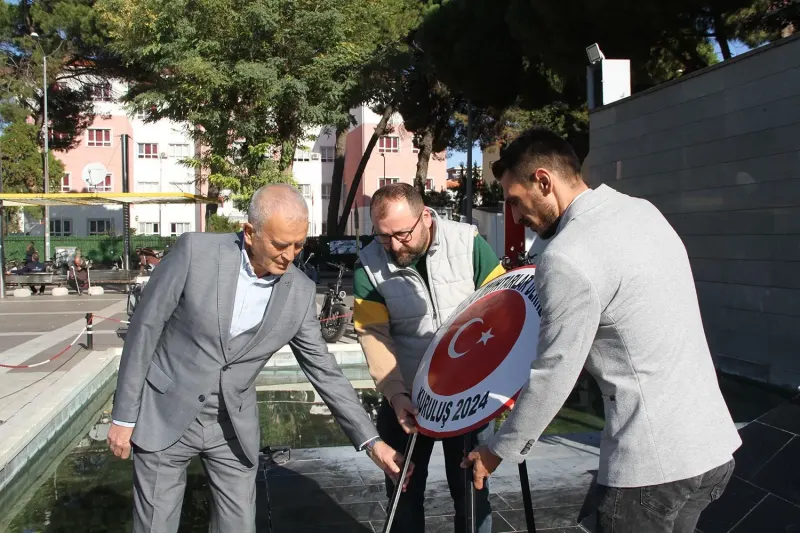 Kula’da 19 Ekim Muhtarlar Günü Çelenk Sunma Töreniyle Kutlandı
