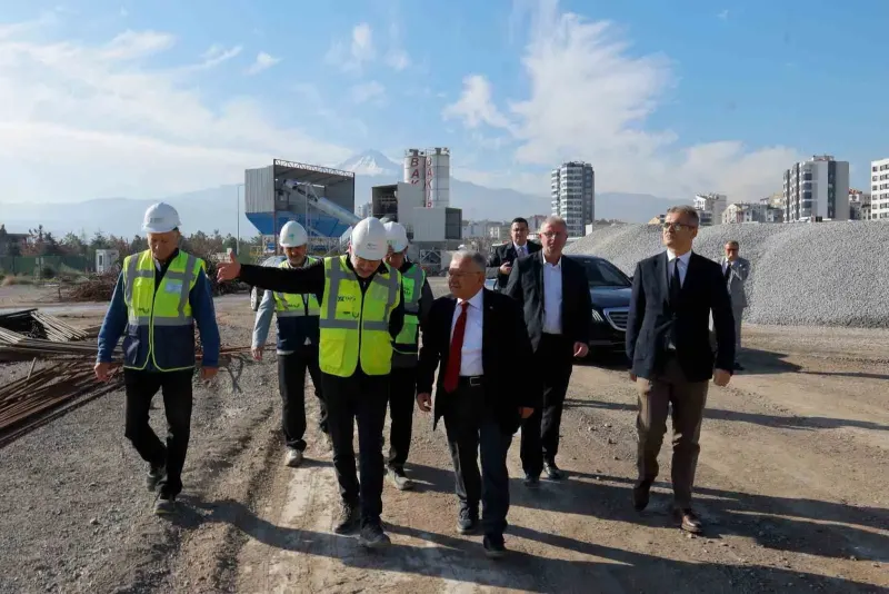 Kayseri Büyükşehir Belediye Başkanı Büyükkılıç Kartal Katlı Kavşağı Projesi'ni İnceledi