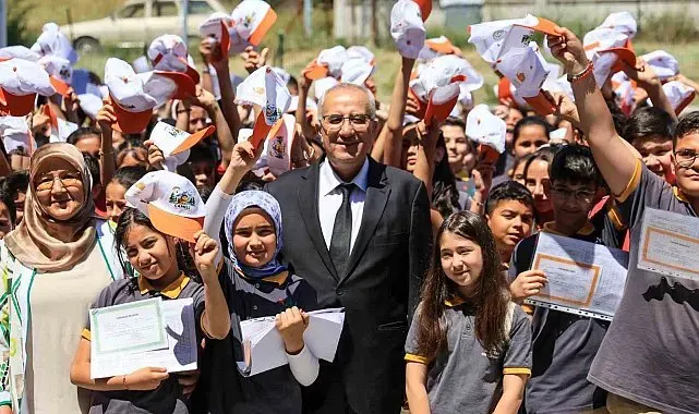 Çamelili öğrenciler karne sevincini Şırnak'taki yaşıtlarıyla birlikte yaşadı