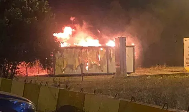 Hatay'da alevlere teslim olan konteyner kullanılamaz hale geldi