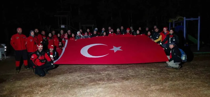 Eskişehir'de Gece Vaktinde Zorlu Arazide Arama Kurtarma Tatbikatı