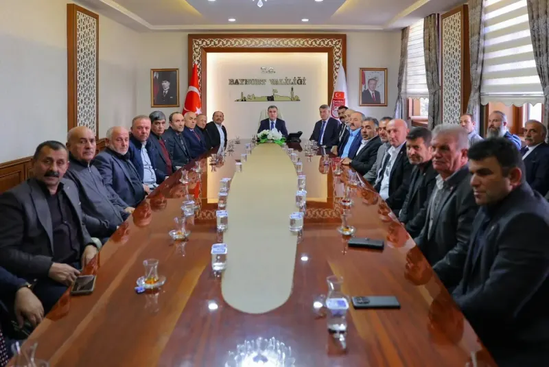 Bayburt Valisi Mustafa Eldivan Muhtarlarla Buluştu