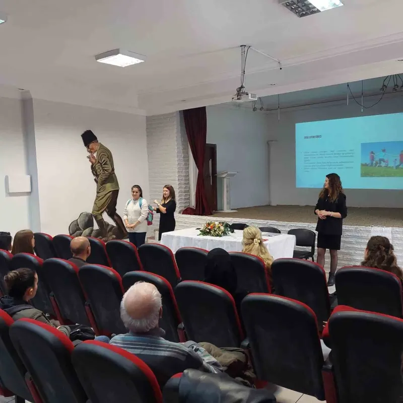 Eskişehir'de Velilere Yönelik Okul ve Aile Semineri Düzenlendi