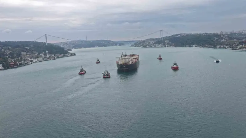 İstanbul Boğazı Çift Yönlü Gemi Trafiğine Kapatıldı