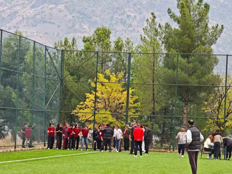 Sason'da Düzenlenen Cumhuriyet Kupası Atletizm Yarışmalarına Yüz On Öğrenci Katıldı