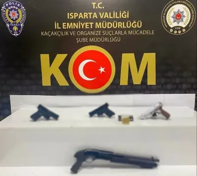 Isparta Emniyetinden Kaçakçılık Operasyonu: Çok Sayıda Ürün Ve Silah Yakalandı