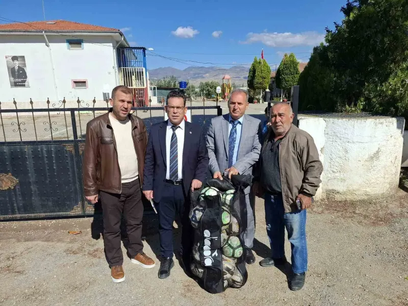 Manisa'da Okullara Yönelik Ziyaretler ve Spor Malzemesi Desteği Sürüyor