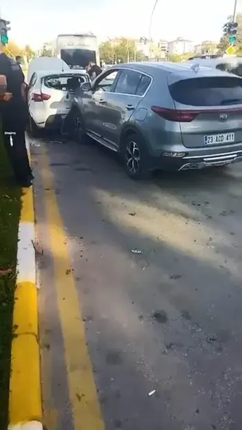 Elazığ'da Üç Aracın Karıştığı Zincirleme Kazada Bir Kişi Yaralandı