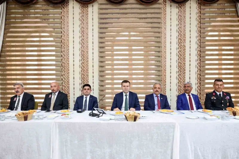 Vali Nedim Akmeşe 19 Ekim Muhtarlar Günü Kapsamında Muhtarlarla Buluştu