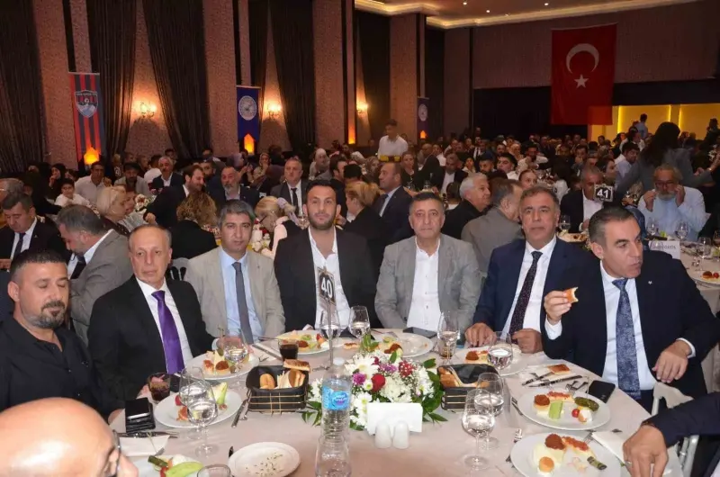 Bodrumda Düzenlenen Vanlılar Gecesinde Siyasiler Ve Vatandaşlar Buluştu
