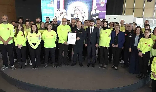 AFAD gönüllüleri, armalarını aldı