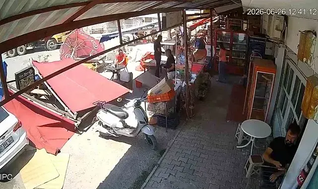 Serik'te hortum paniği: Üzerine tente devrilen vatandaşın yardımına çevredekiler yetişti