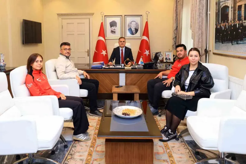 Muğla Valisi Akbıyık'tan Başarılı Milli Okçulara Altın Ödülü