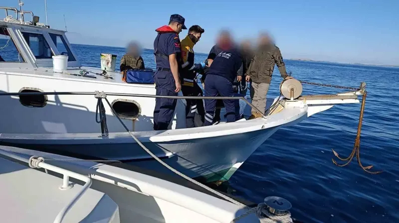 Muğla Açıklarında Özel Tekrde Rahatsızlanan Vatandaş Sahil Güvenlik Tarafından Kurtarıldı