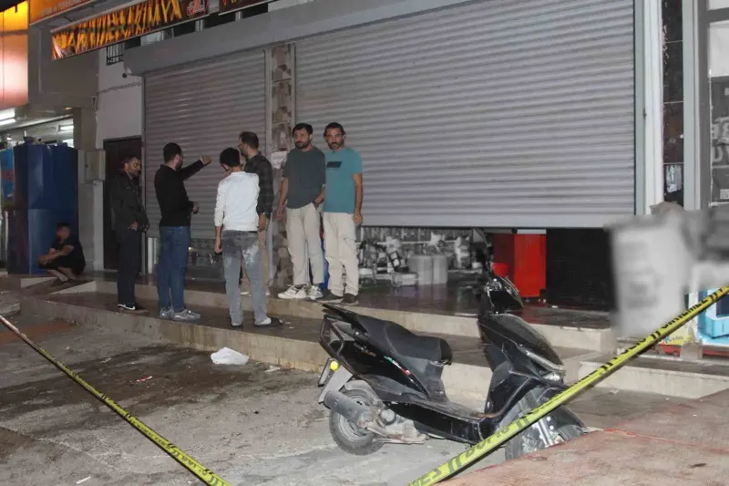 Adana Dağlıoğlu Mahallesi’nde Silahlı Saldırı: 16 Yaşındaki Çocuk Ağır Yaralandı