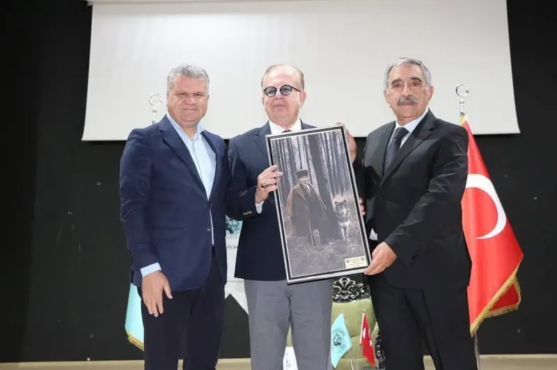 Prof. Dr. Cihat Yaycı'dan Edremit'te Mavi Vatan ve Kıbrıs Açıklamaları